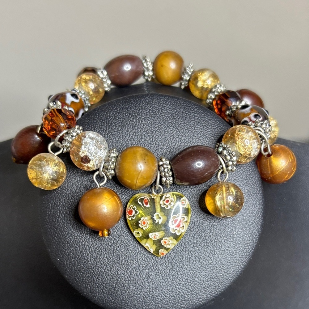 Chic Floral Heart Millefiori Glass Charm Bracelet in Brown and Gold